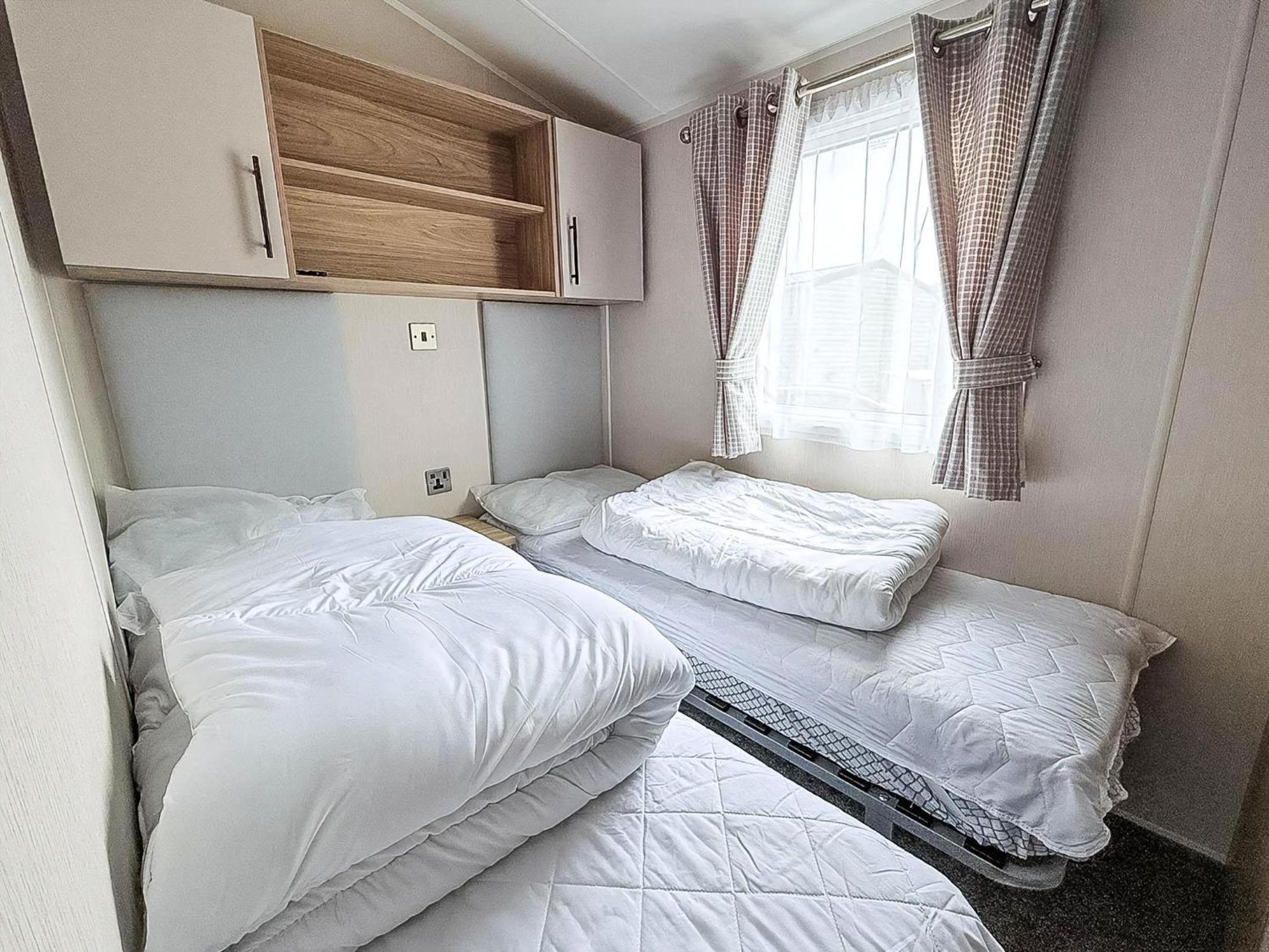 Beautiful Caravan For Hire With A Partial Sea View In Suffolk Ref 32042Az Лоустофт Экстерьер фото
