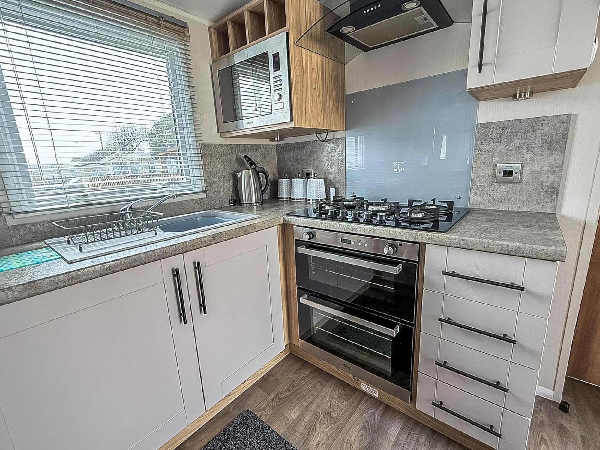 Beautiful Caravan For Hire With A Partial Sea View In Suffolk Ref 32042Az Лоустофт Экстерьер фото