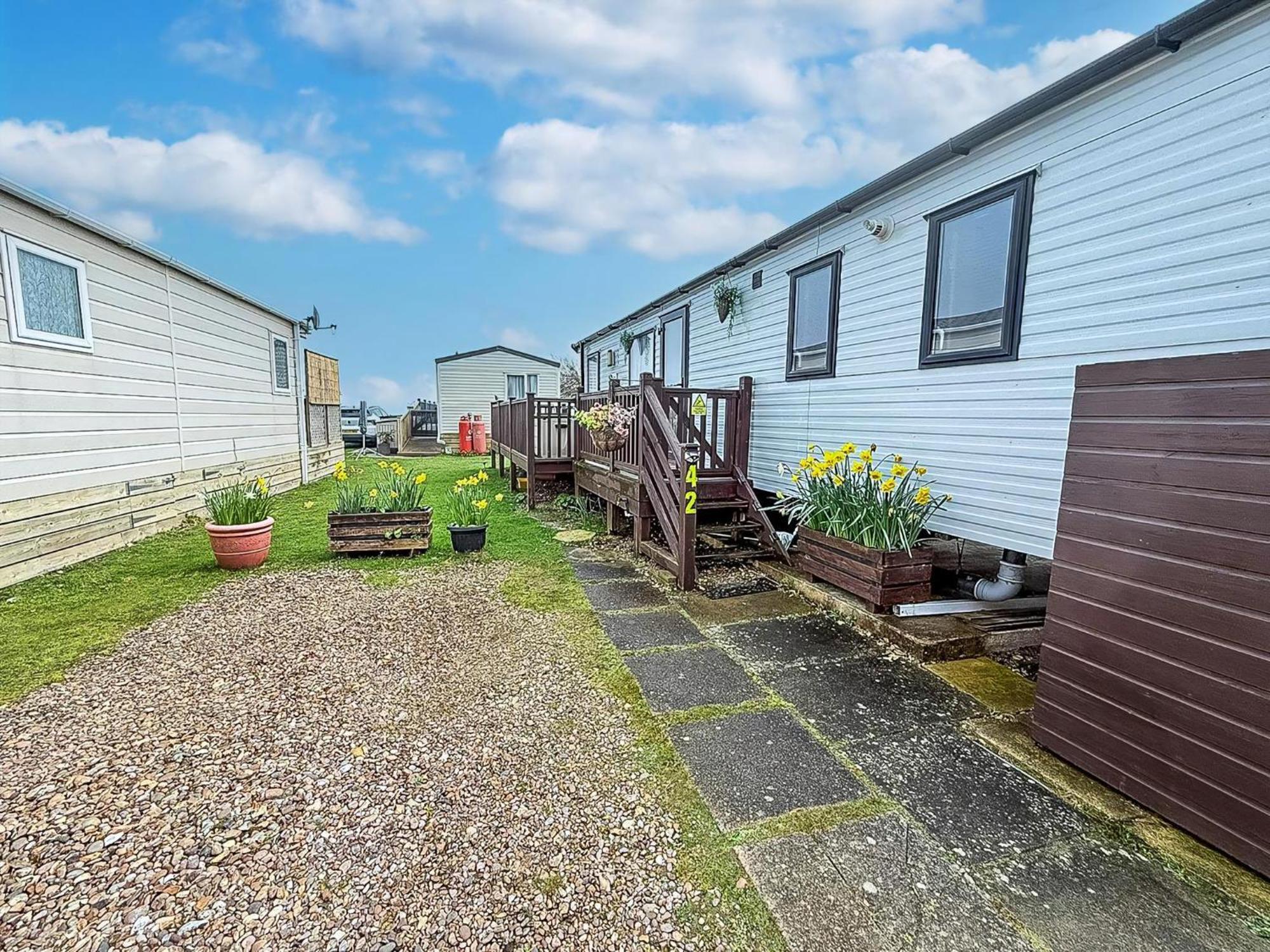 Beautiful Caravan For Hire With A Partial Sea View In Suffolk Ref 32042Az Лоустофт Экстерьер фото